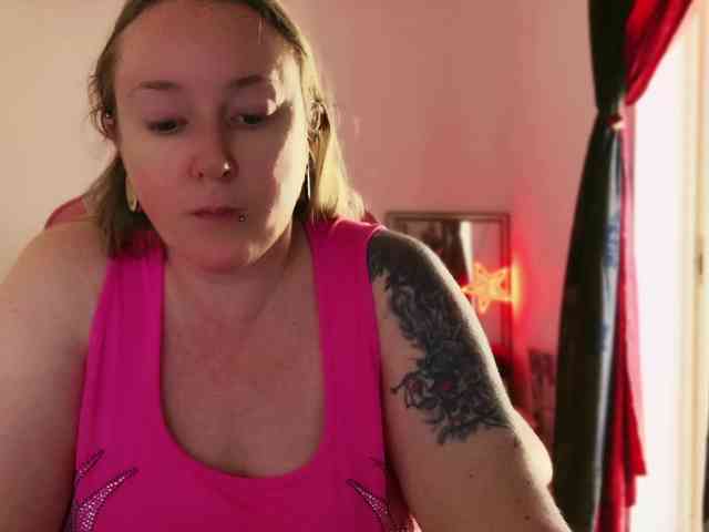 NylonQueen webcam