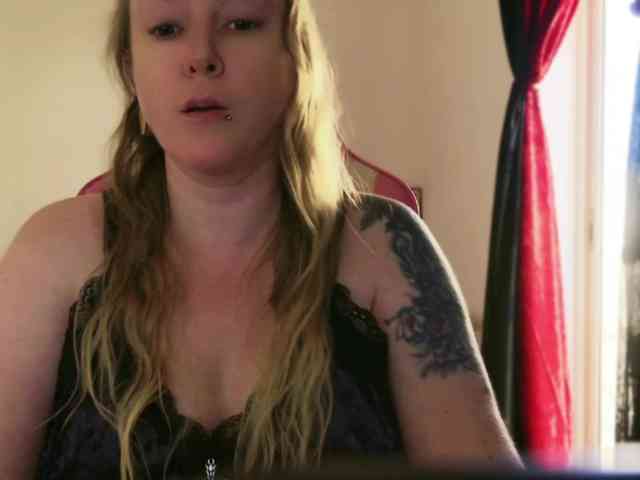 NylonQueen webcam
