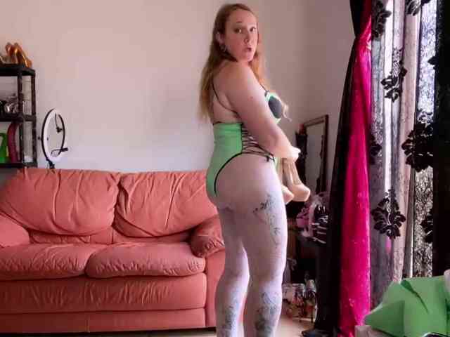 NylonQueen webcam