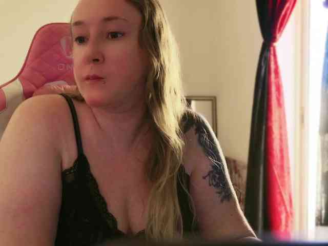 NylonQueen webcam