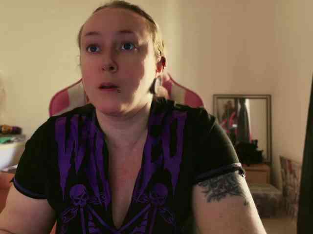 NylonQueen webcam
