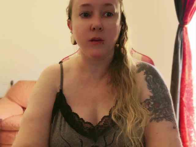 NylonQueen webcam