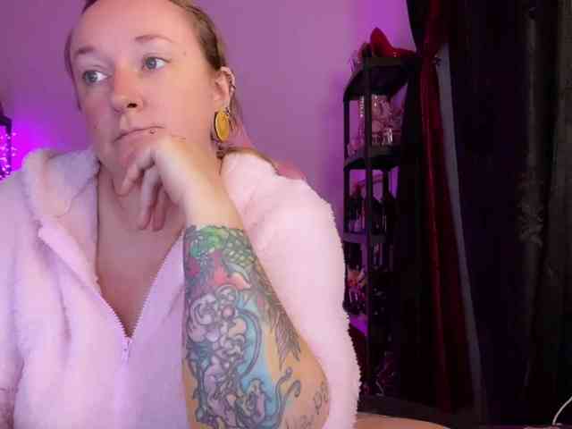 NylonQueen NylonQueen