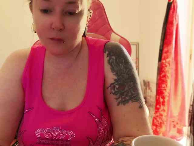 NylonQueen webcam
