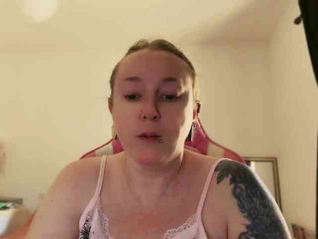 NylonQueen webcam