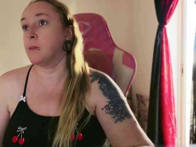 NylonQueen webcam