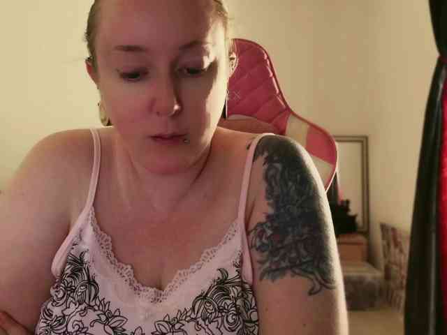 NylonQueen webcam