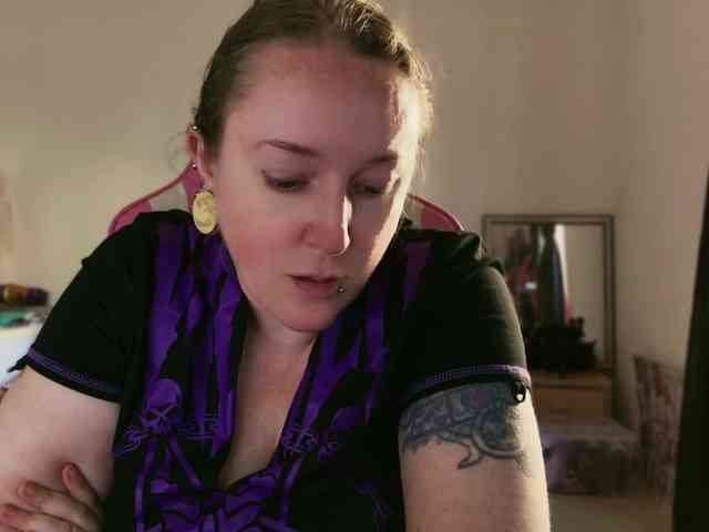 NylonQueen webcam