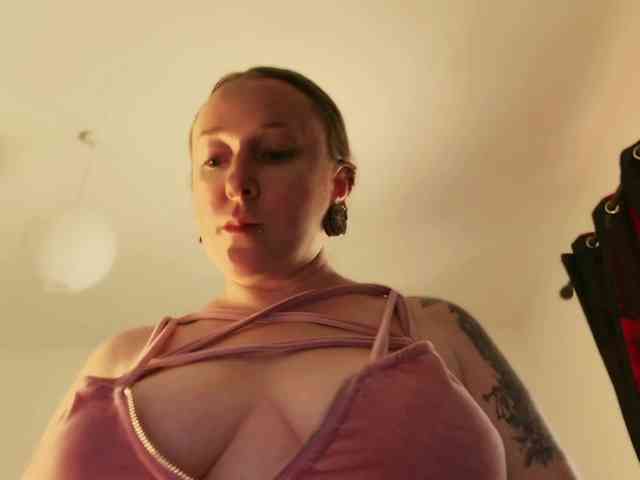 NylonQueen webcam