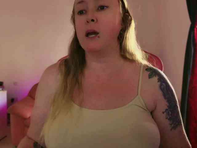 NylonQueen webcam