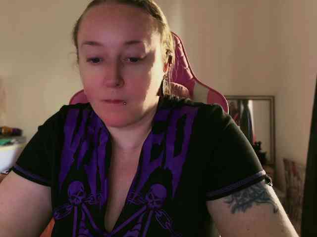 NylonQueen webcam
