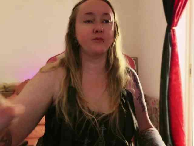 NylonQueen webcam