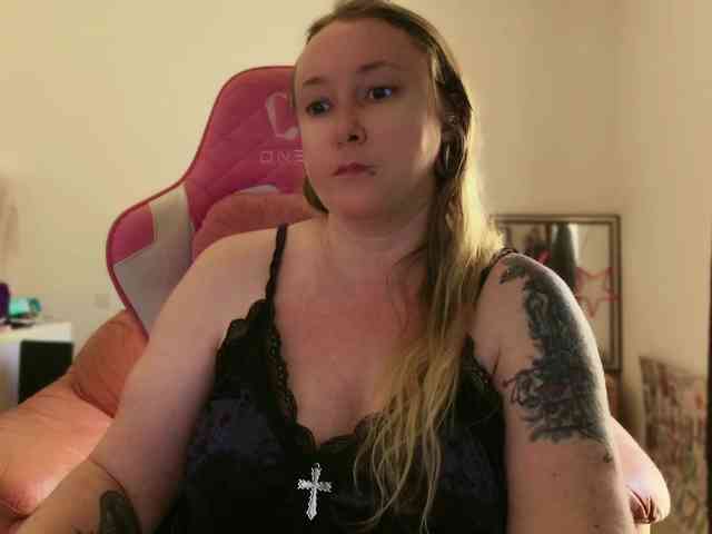 NylonQueen webcam