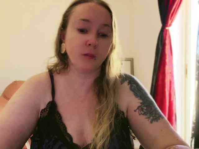 NylonQueen webcam