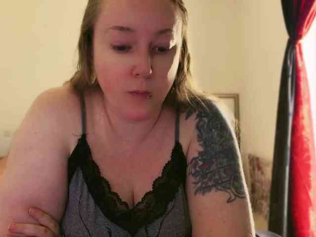 NylonQueen webcam