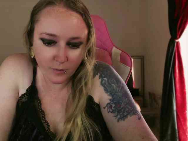 NylonQueen webcam