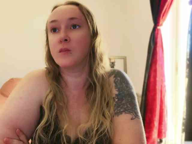 NylonQueen webcam