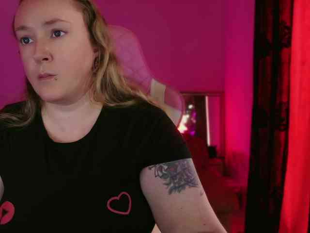 NylonQueen webcam