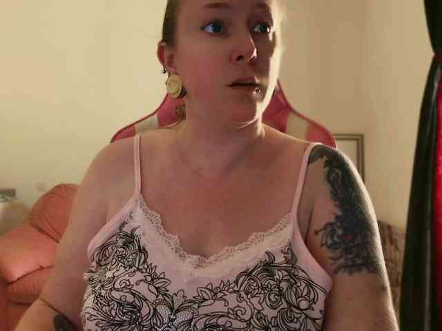 NylonQueen webcam