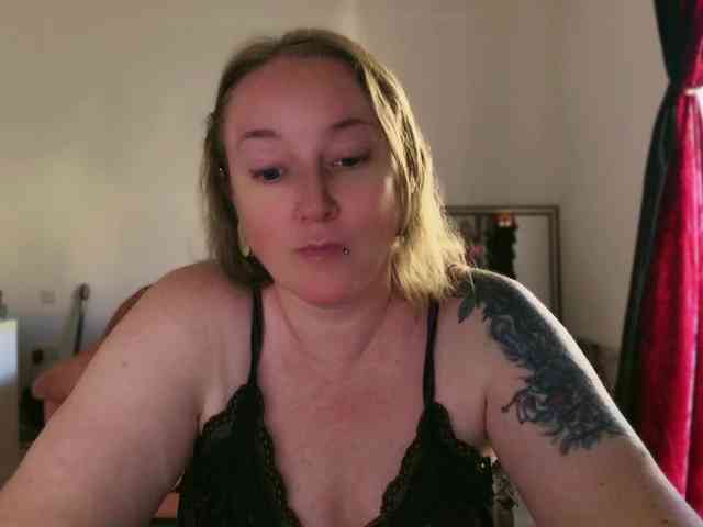 NylonQueen webcam
