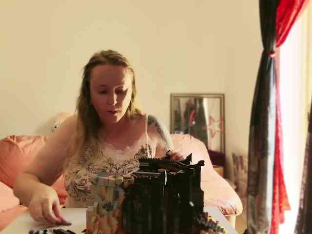 NylonQueen webcam