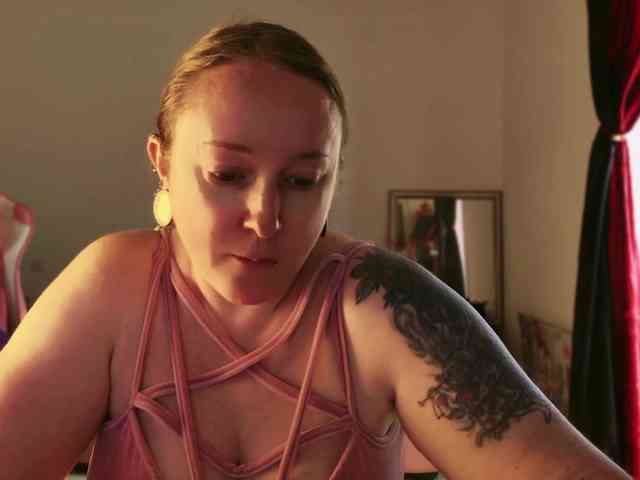 NylonQueen webcam