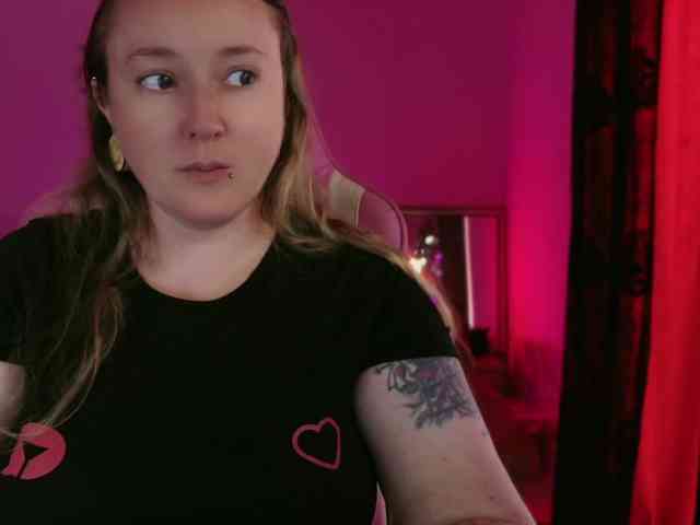 NylonQueen webcam