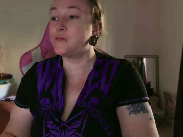 NylonQueen webcam