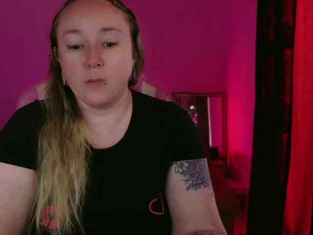 NylonQueen webcam