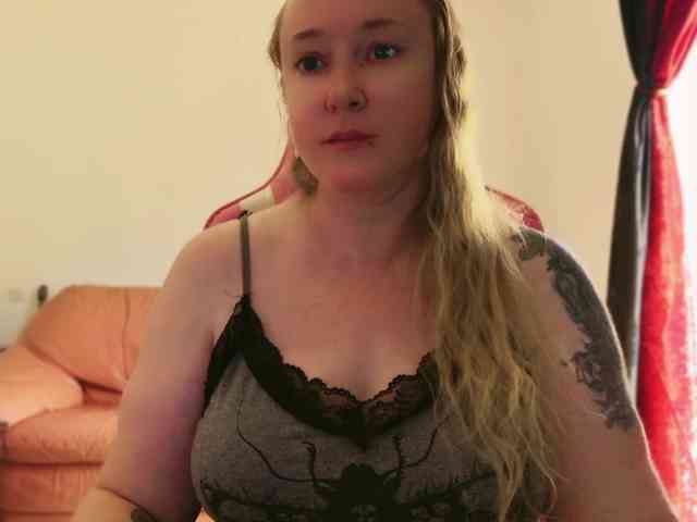 NylonQueen webcam