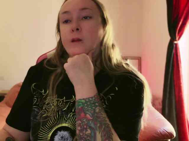 NylonQueen webcam