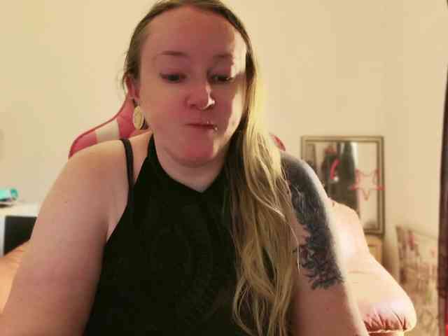 NylonQueen webcam