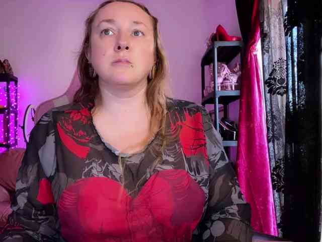 NylonQueen webcam