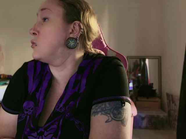 NylonQueen webcam