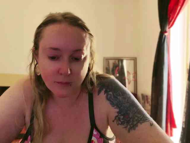 NylonQueen webcam