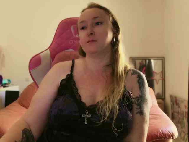 NylonQueen webcam