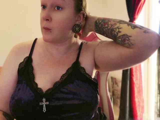 NylonQueen webcam