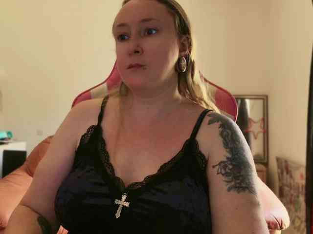 NylonQueen webcam