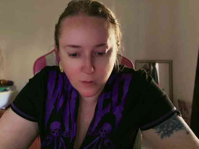 NylonQueen webcam