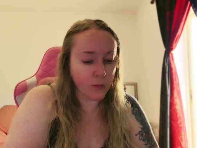 NylonQueen webcam