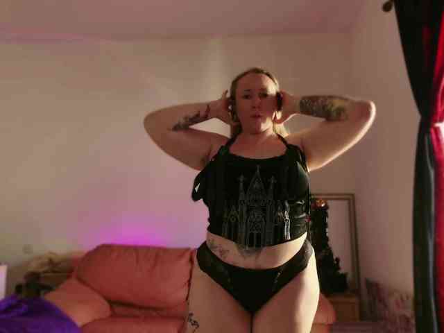 NylonQueen webcam