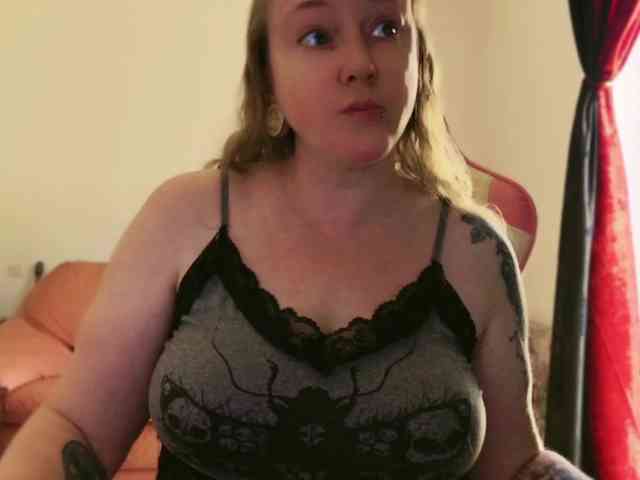 NylonQueen webcam