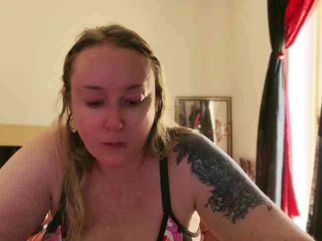 NylonQueen webcam