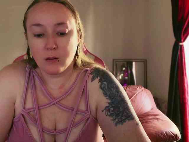 NylonQueen webcam