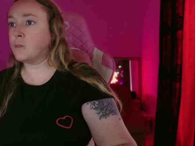 NylonQueen webcam