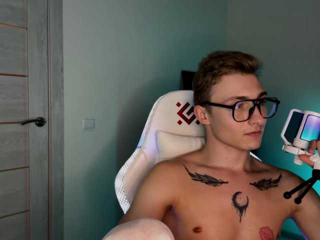 go to chat with Artur-Scott