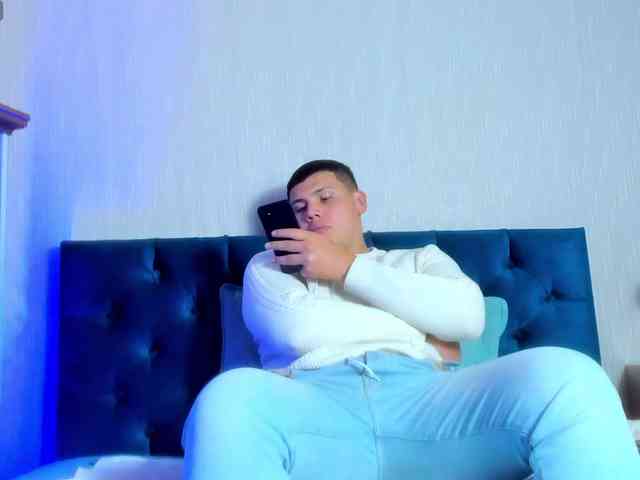 damianreyess Live Webcam on BongaCams