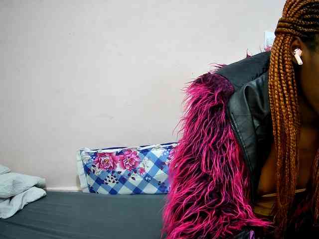 petite-tasha Live Webcam on BongaCams