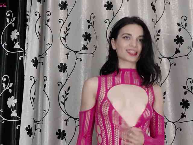 FlirtyFeverrr webcam