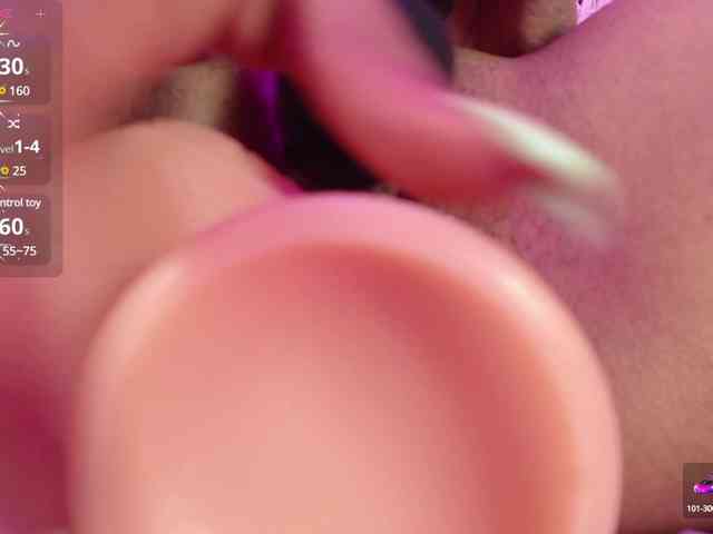 NicolleWillow webcam